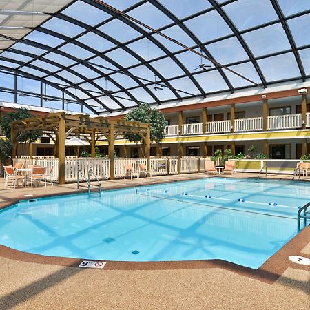 Best Western Plus Dubuque Hotel And Conference Center Exterior photo