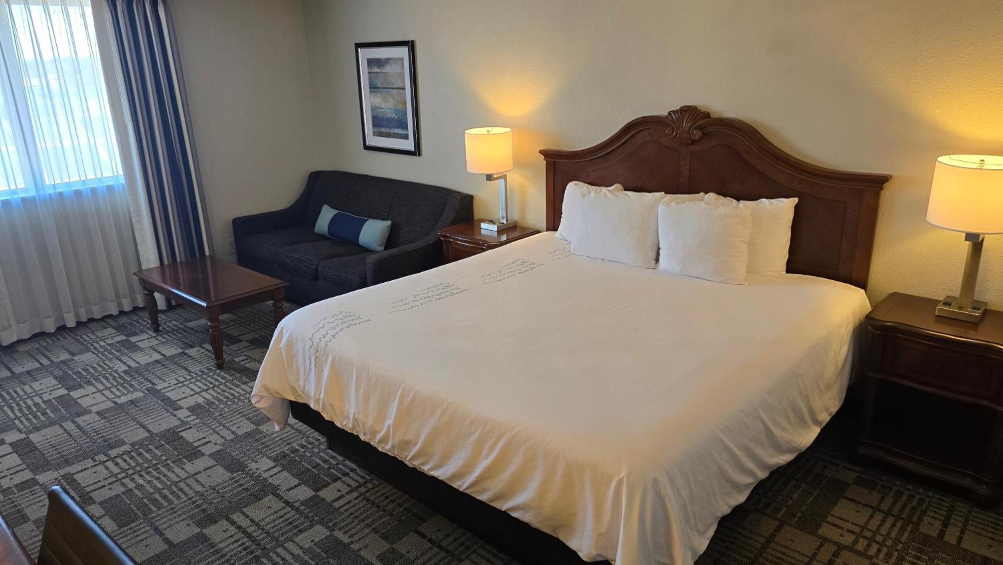 Best Western Plus Dubuque Hotel And Conference Center Exterior photo
